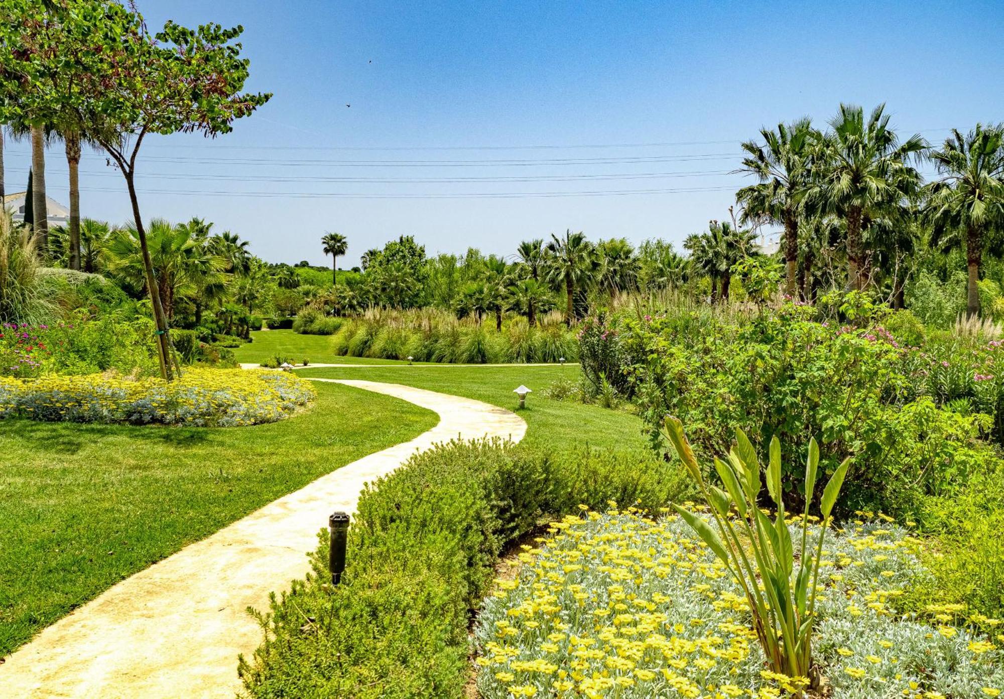 Alcazaba Lagoon 2425 Luxury Private Beach Estepona Eksteriør billede